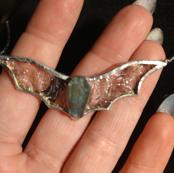 Stained glass bat labradorite necklace - Picture 3 of 3